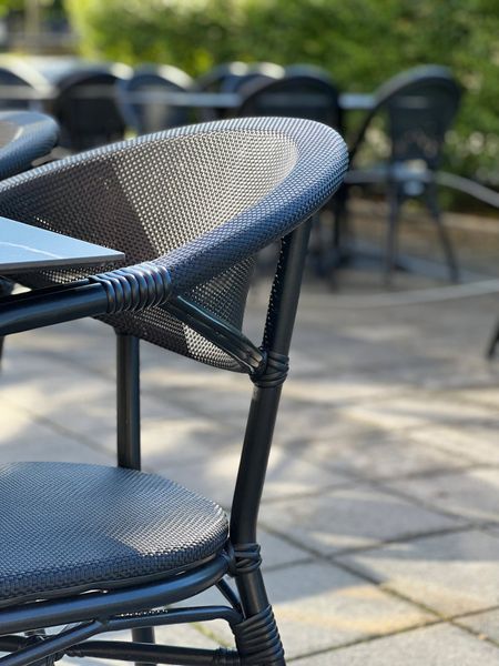 Karmstol Monaco, Svart texteline